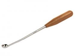 Muller Curette, Medium